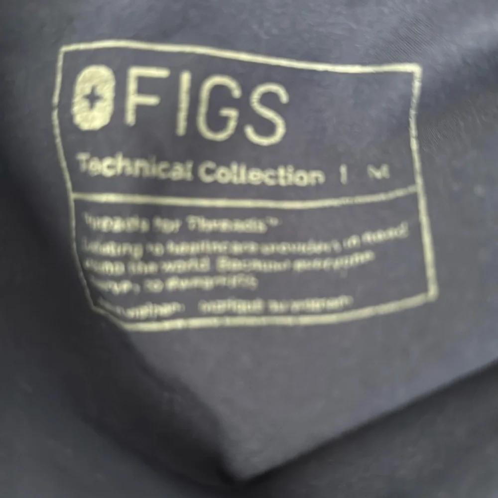 Figs bundle Tansen Cargo Utility Jogger Scrub Pants and Leon 3 pocket top M